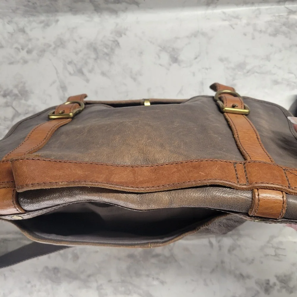 Fossil Brown Distressed Leather Messenger Bag Crossbody Satchel Turnlock Vintage